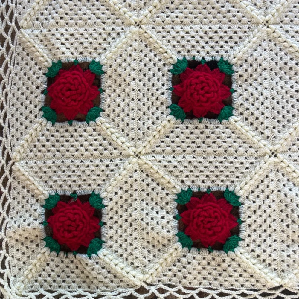 Vintage Hand Crochet Red Roses Bedspread Coverlet